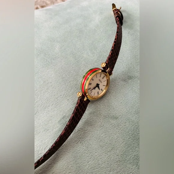 The CUTEST GUCCI watch model💖💖 - Picture 4 of 13